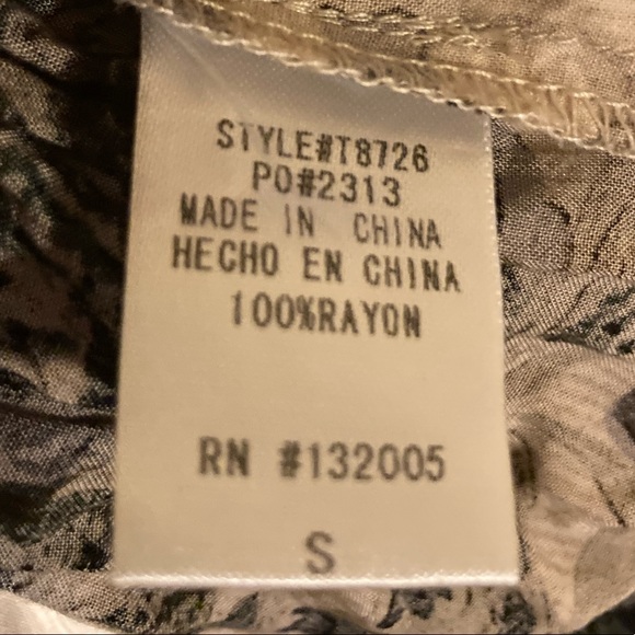 Floral Mountain Mama Size Small Top - Picture 7 of 8